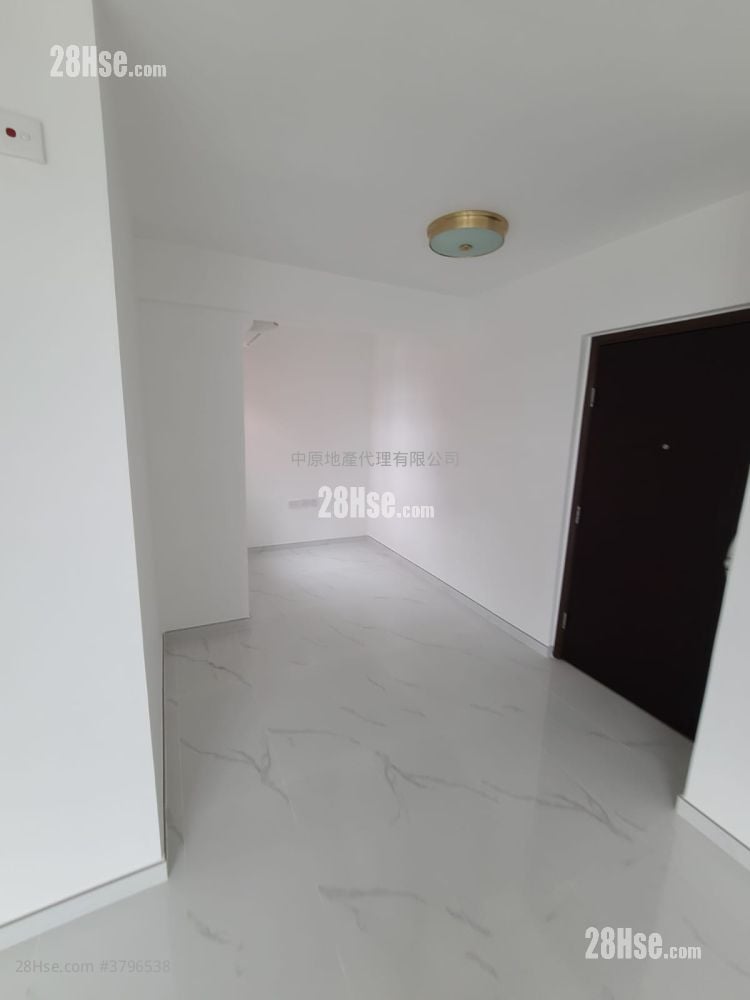 Nan Fung Plaza Sell 4 Bedrooms , 3 Bathrooms 1,227 ft²