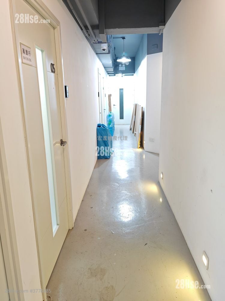 Jumbo Industrial Building Rental 255 ft²