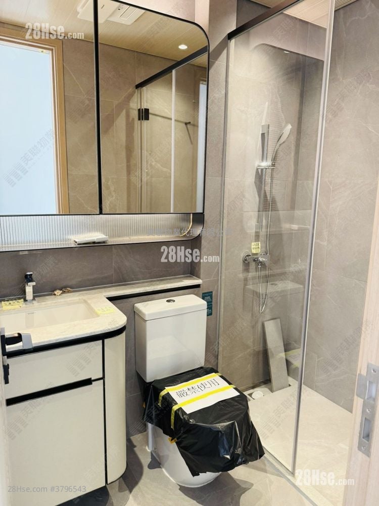 Seasons Place 售盘 3 房 , 2 浴室 665 平方尺