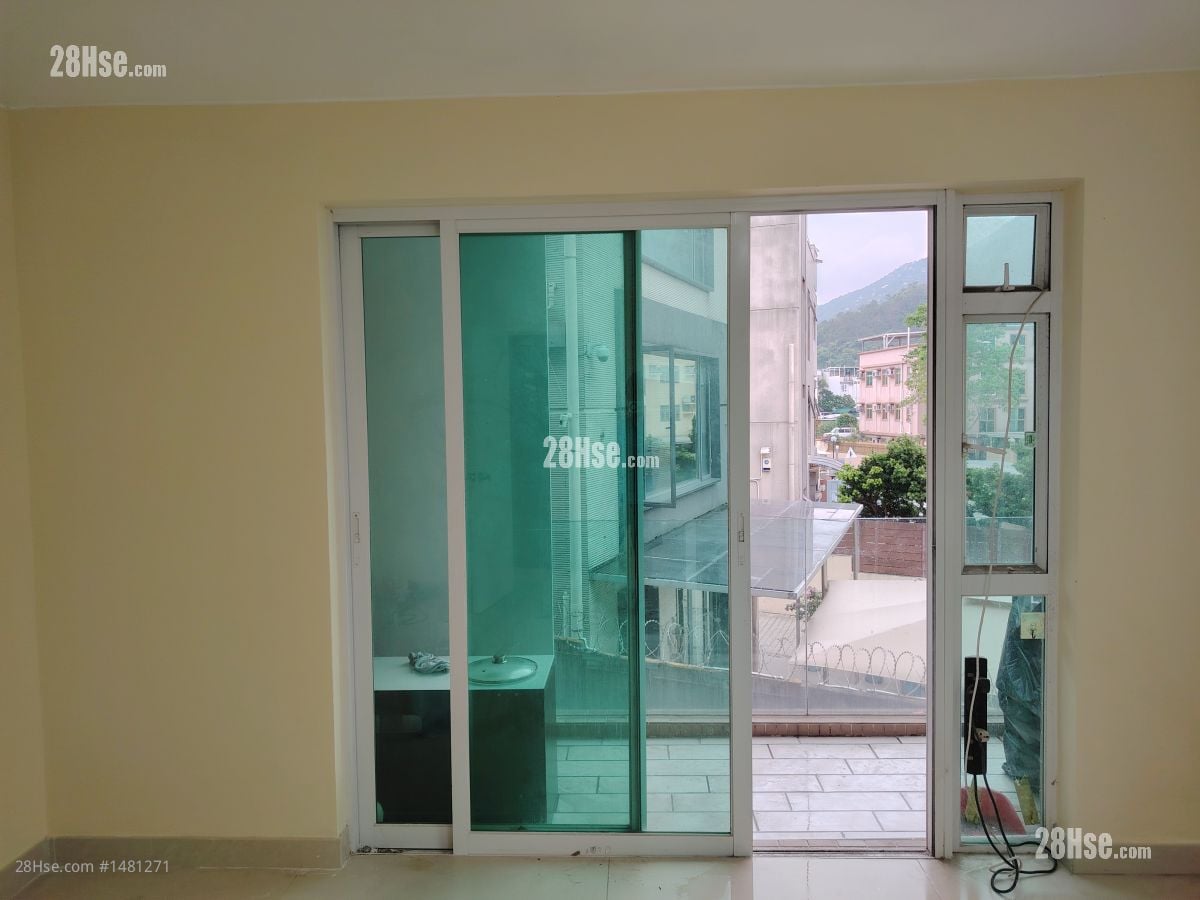 Village House In So Kwun Wat Village Dis Rental 1 Bedroom , 1 Bathroom 285 ft²