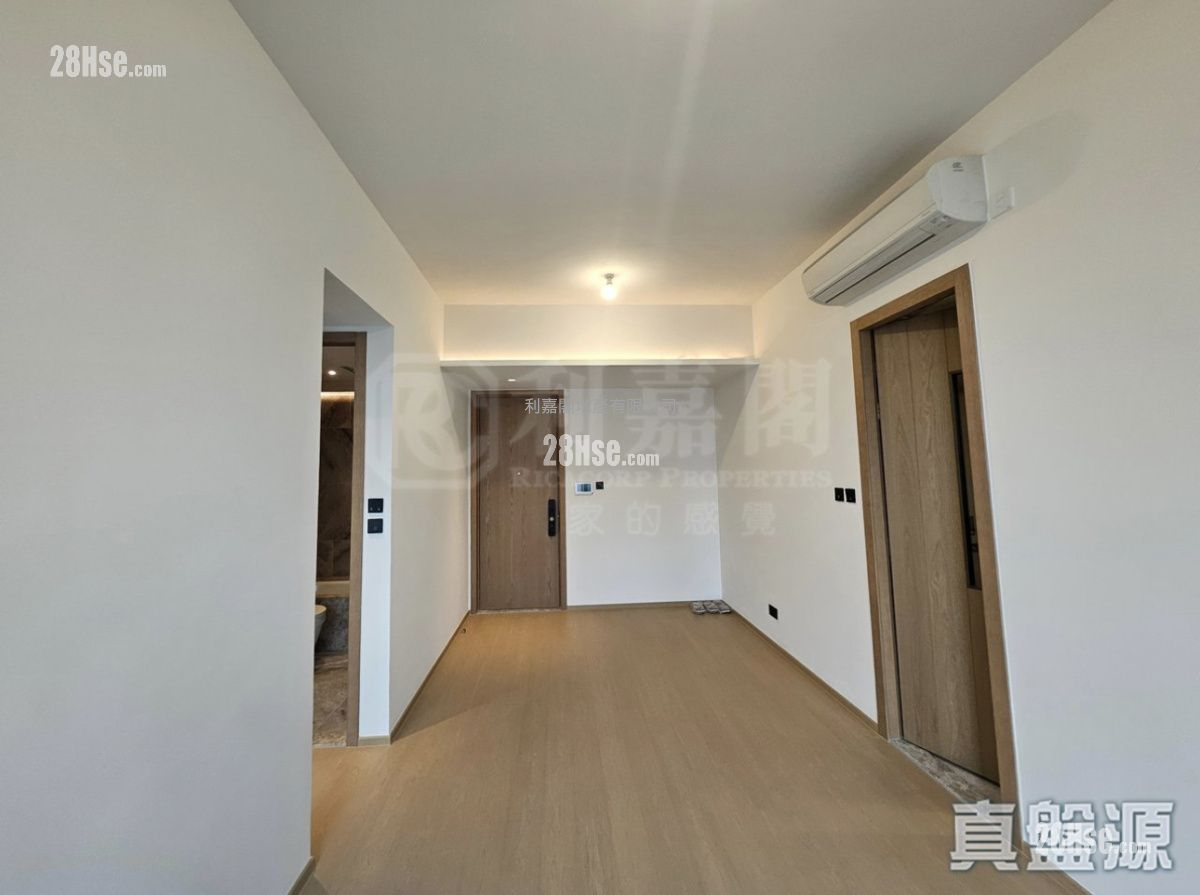 In One Sell 2 Bedrooms 593 ft²