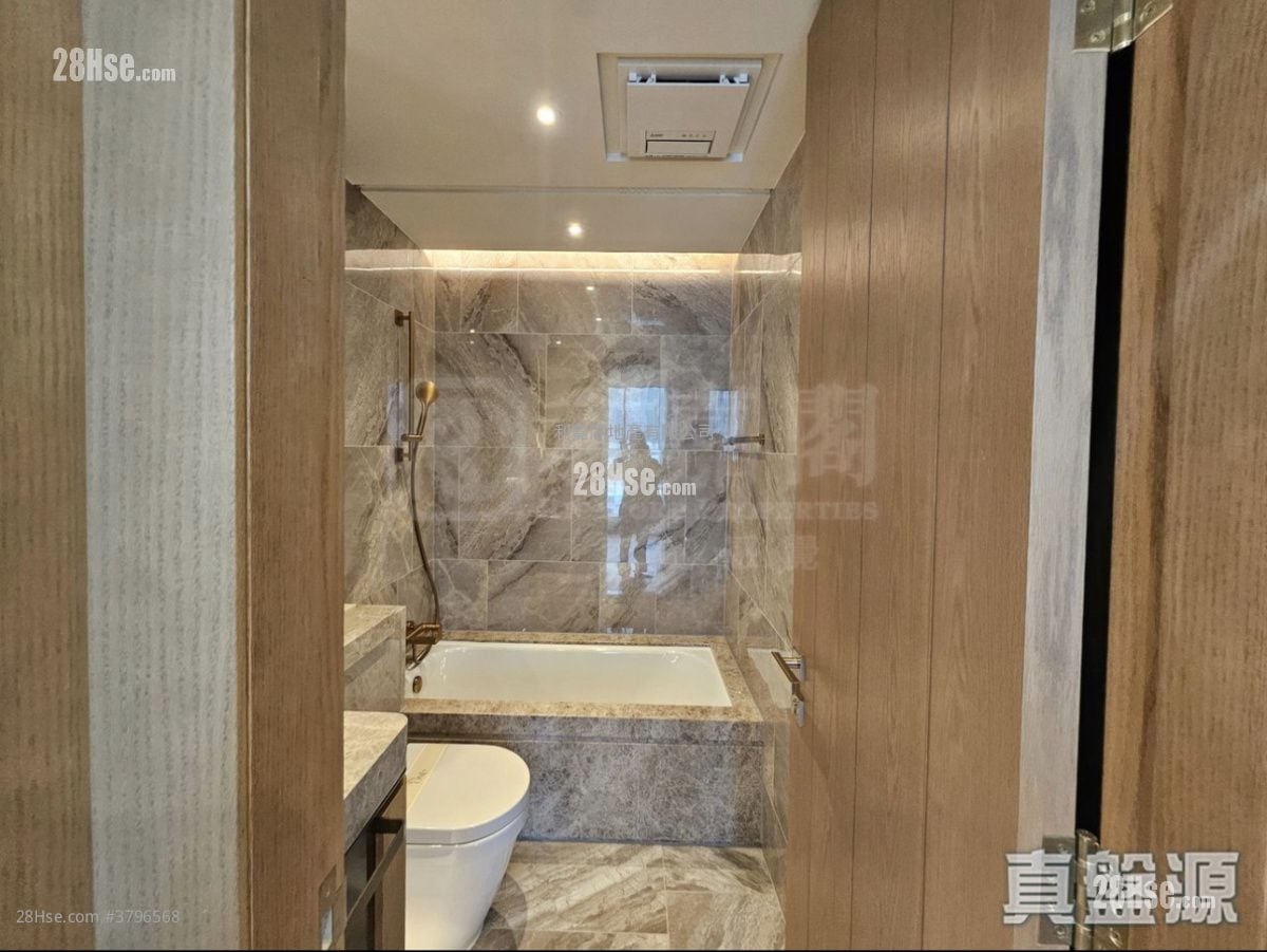 In One Sell 2 Bedrooms 593 ft²