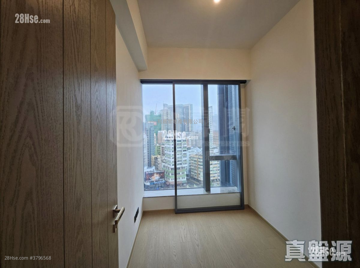 In One Sell 2 Bedrooms 593 ft²