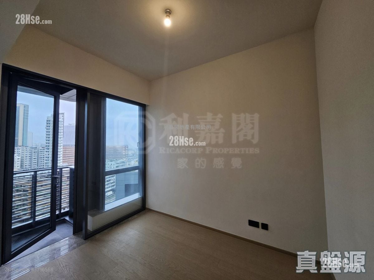 In One Sell 2 Bedrooms 593 ft²