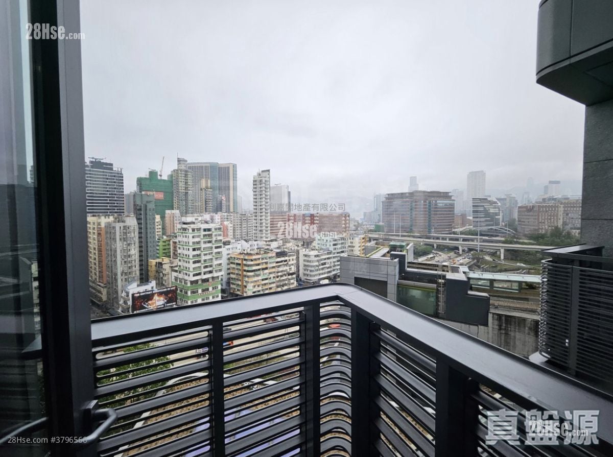 In One Sell 2 Bedrooms 593 ft²