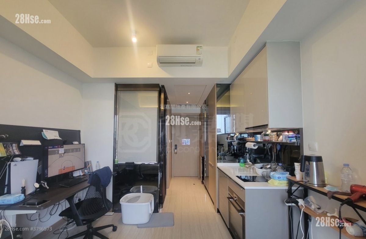 Cullinan West Sell Studio , 1 Bathroom 267 ft²