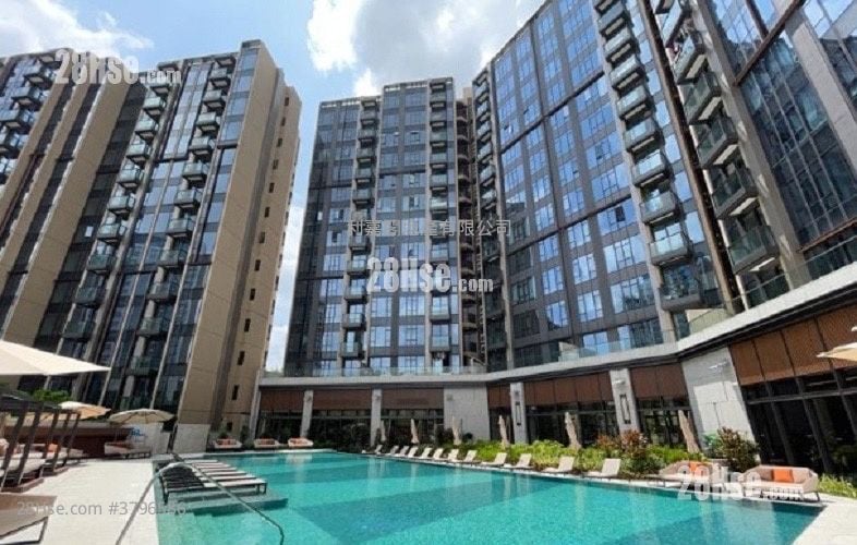 Crescent Green Sell 2,101 ft²