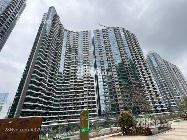 One Victoria Sell 2 Bedrooms 445 ft²