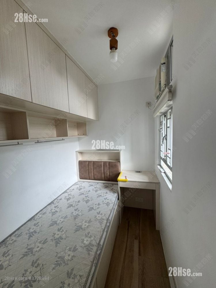 Ching Wah Court Sell 2 Bedrooms , 1 Bathroom 401 ft²