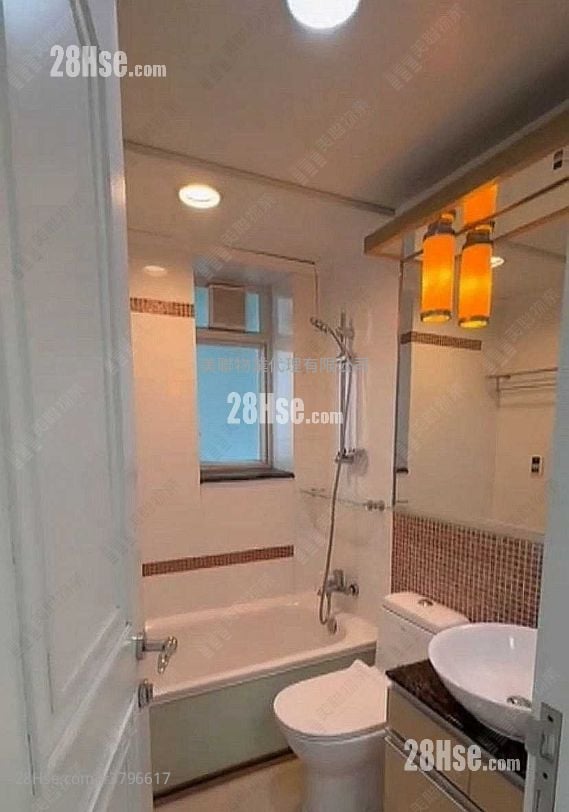 都会駅 售盘 3 房 , 2 浴室 642 平方尺