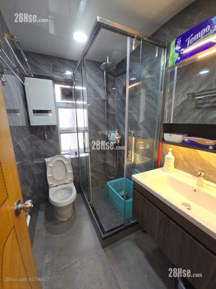 New Kwai Fong Gardens Sell 2 Bedrooms , 1 Bathroom 418 ft²