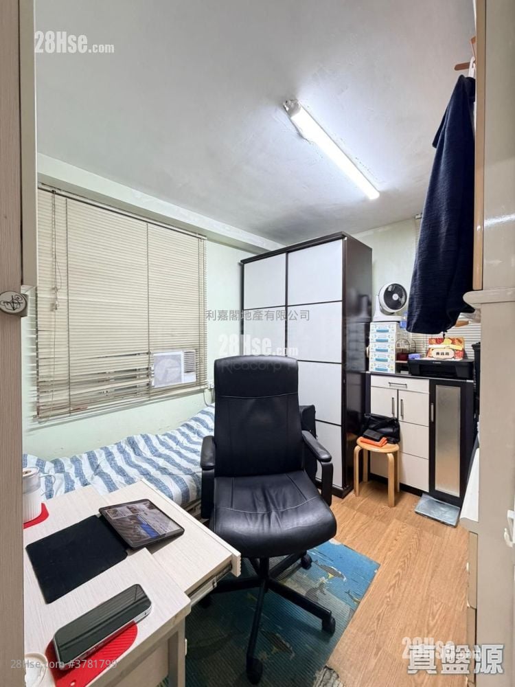 Mei Foo Sun Chuen Sell 3 Bedrooms , 1 Bathroom 653 ft²