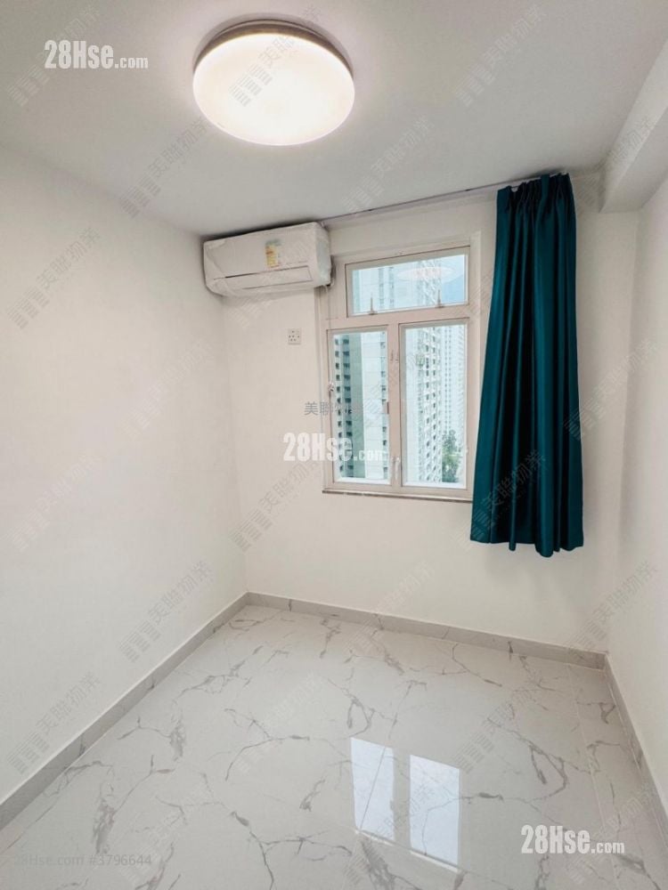 Siu On Court Sell 2 Bedrooms 563 ft²