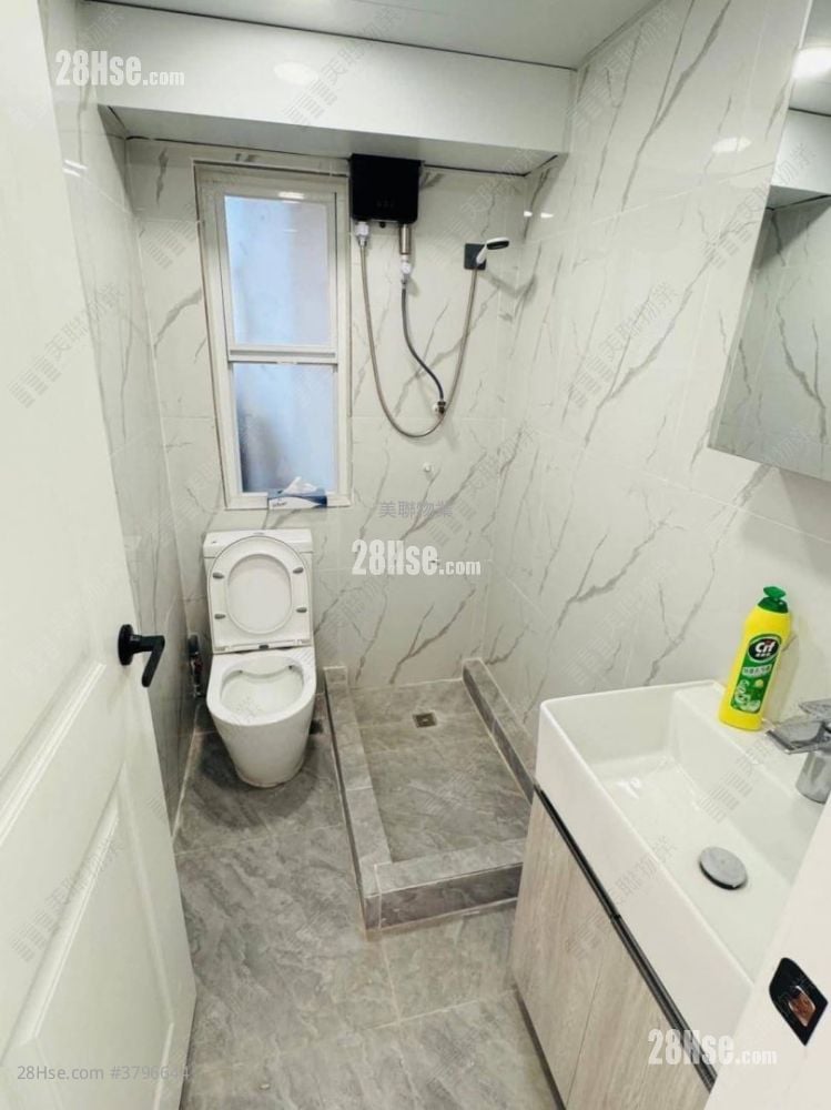 Siu On Court Sell 2 Bedrooms 563 ft²