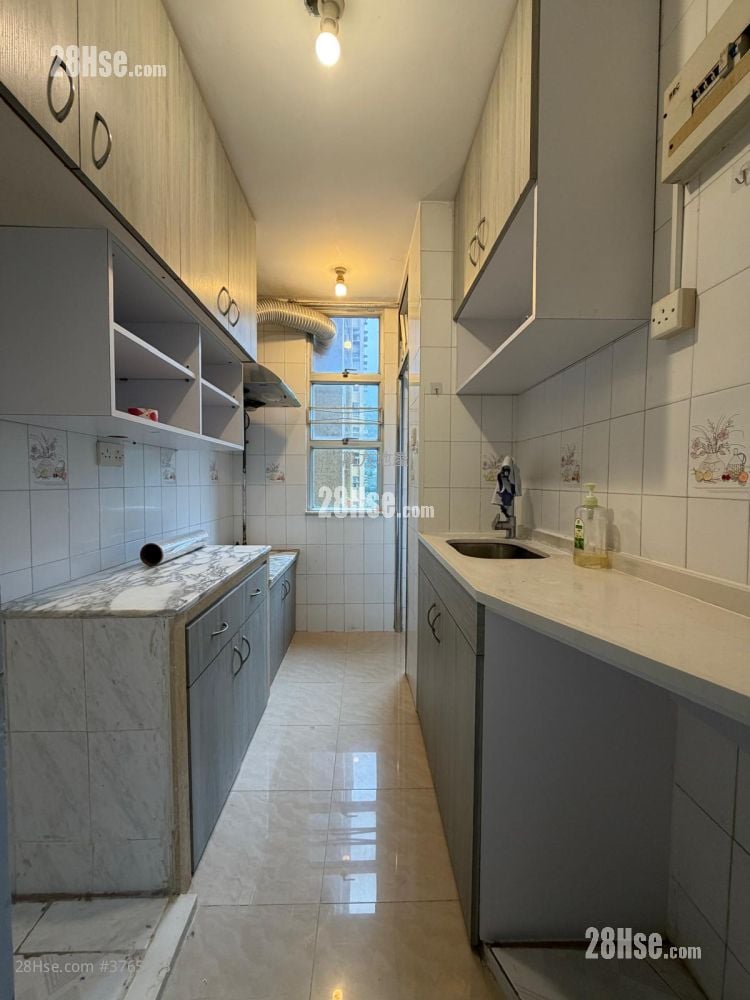 Hong Lam Court Sell 3 Bedrooms , 1 Bathroom 554 ft²