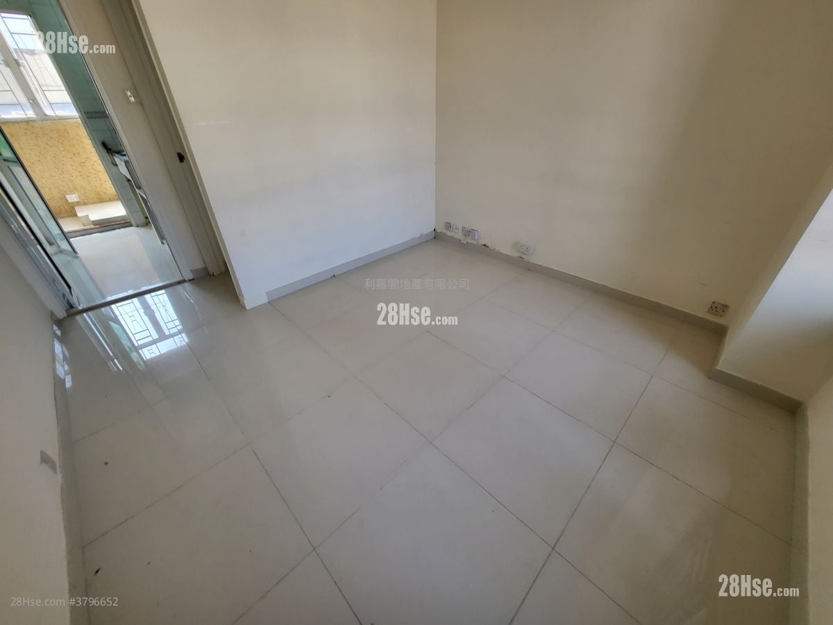 Kin Wo Court Sell 1 Bedroom , 1 Bathroom 269 ft²