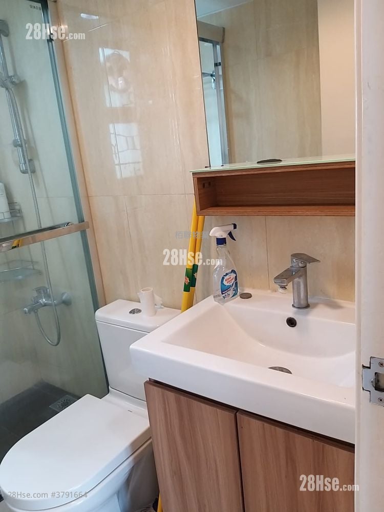 Wai Wah Court Rental 3 Bedrooms , 1 Bathroom 453 ft²