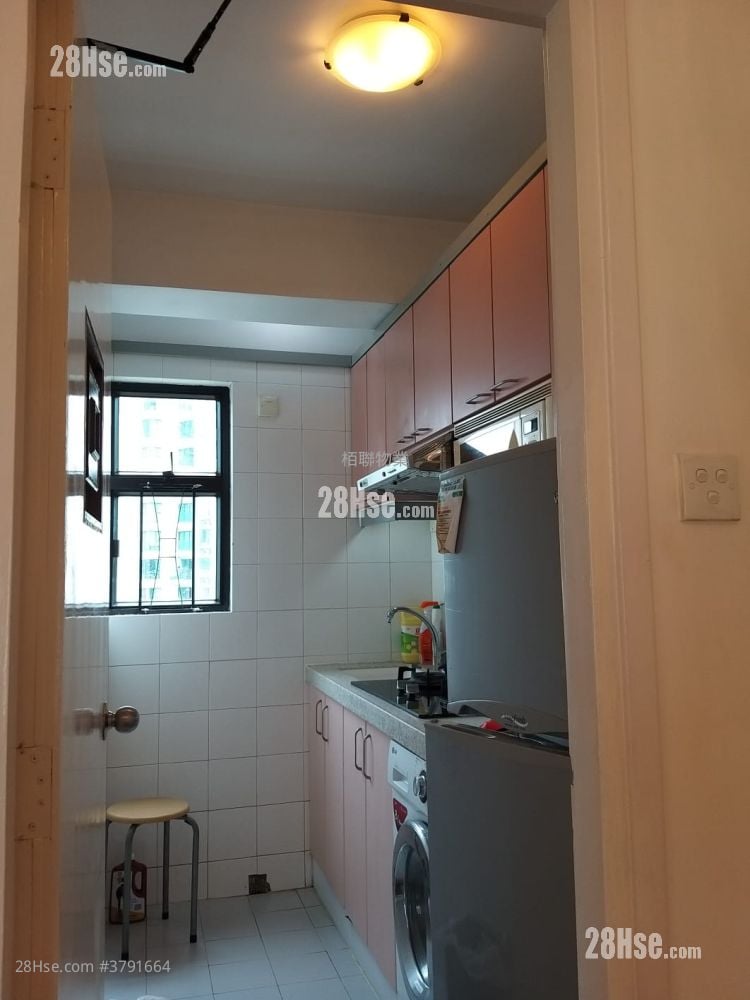 Wai Wah Court Rental 3 Bedrooms , 1 Bathroom 453 ft²