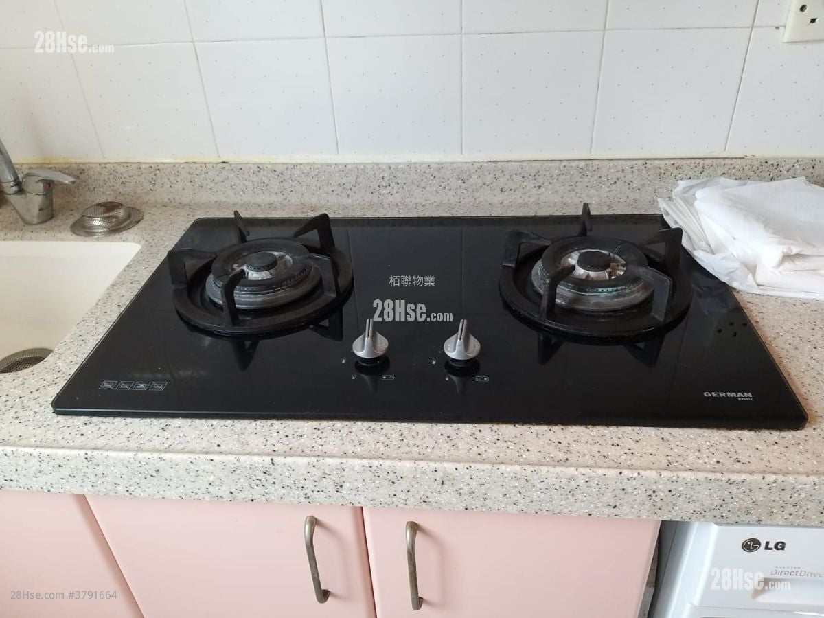 Wai Wah Court Rental 3 Bedrooms , 1 Bathroom 453 ft²