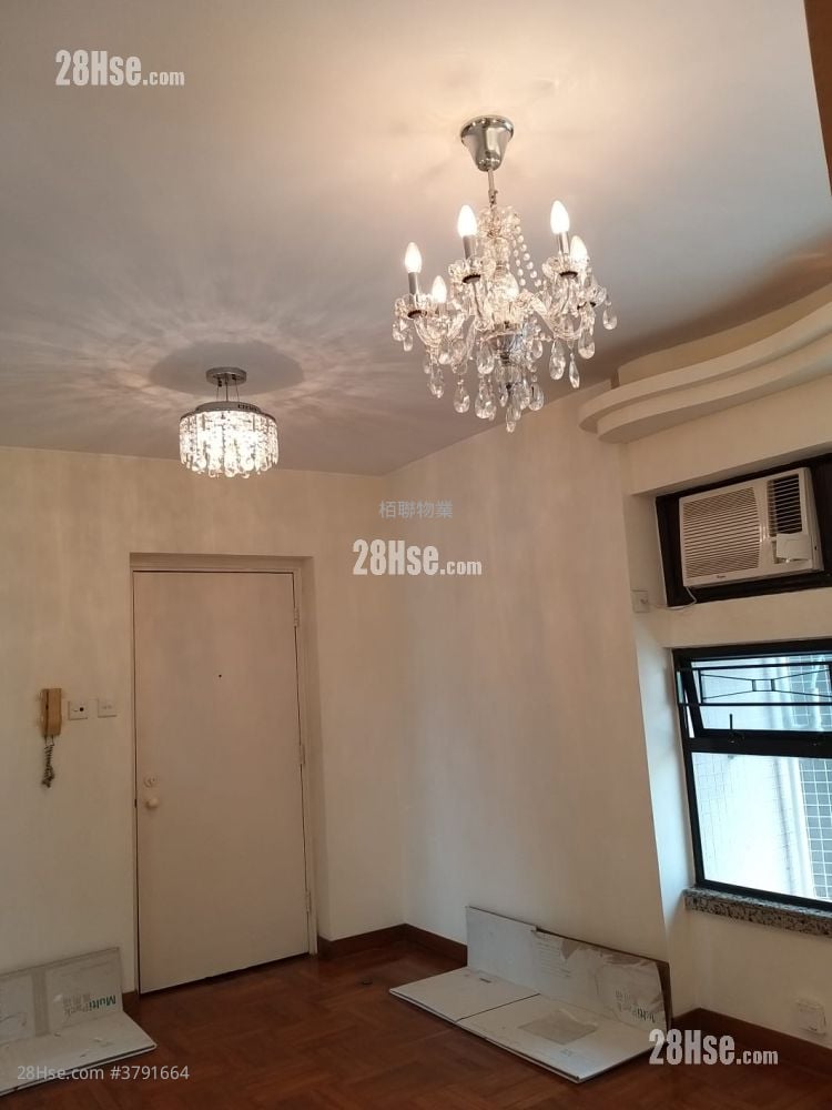 Wai Wah Court Rental 3 Bedrooms , 1 Bathroom 453 ft²