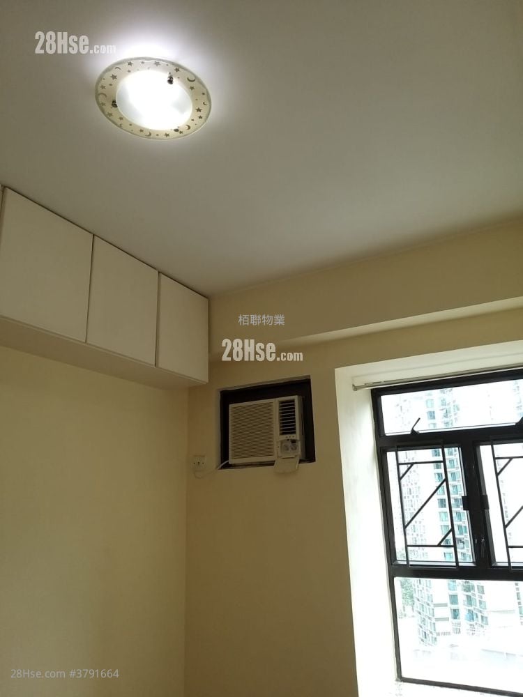 Wai Wah Court Rental 3 Bedrooms , 1 Bathroom 453 ft²