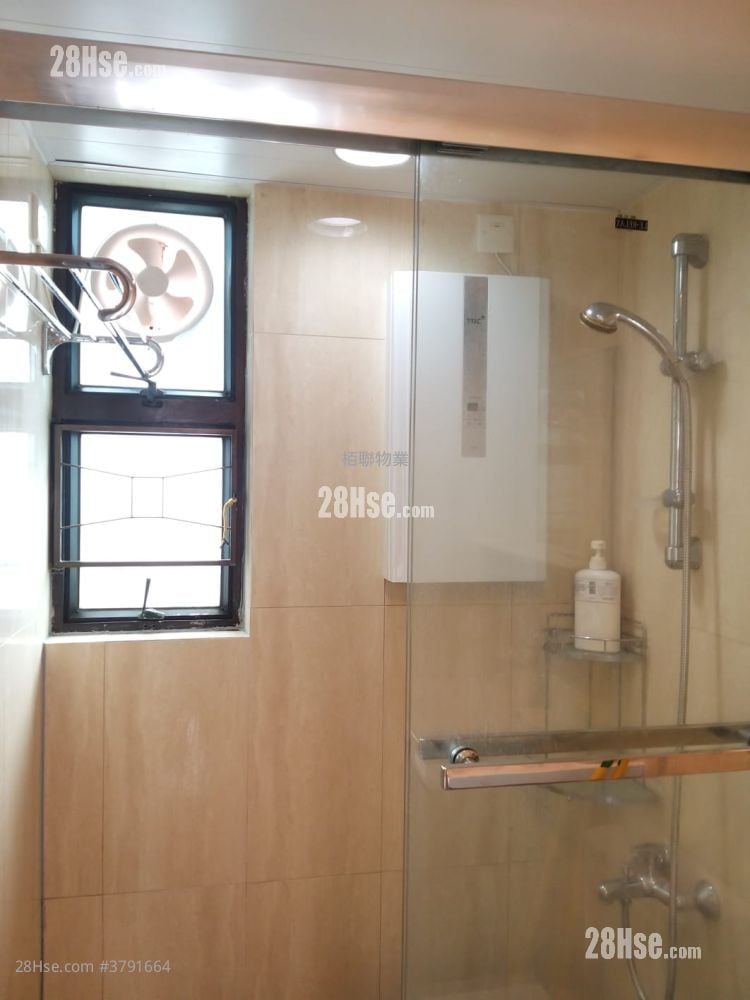 Wai Wah Court Rental 3 Bedrooms , 1 Bathroom 453 ft²