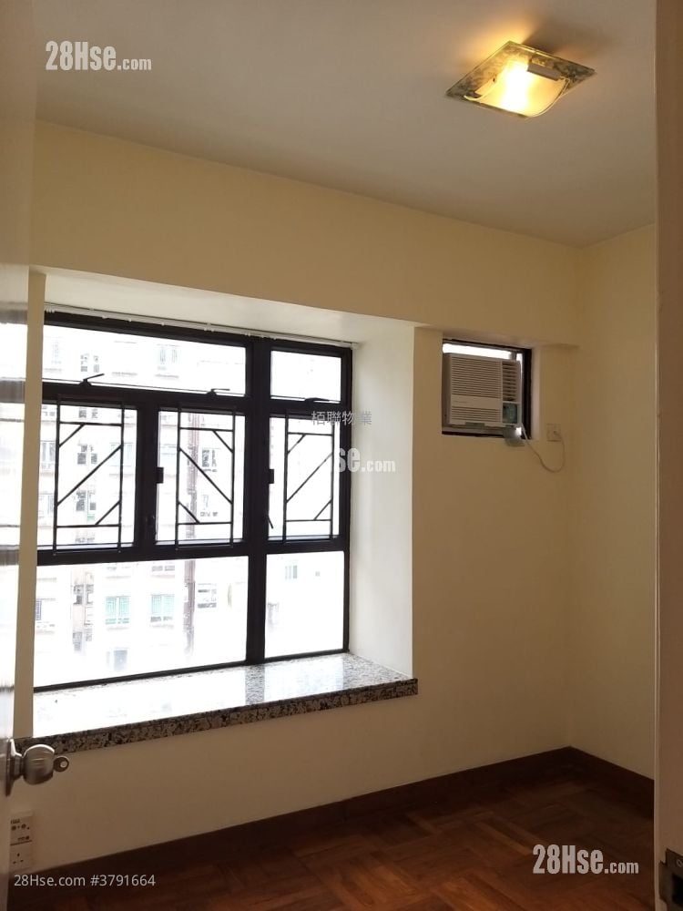 Wai Wah Court Rental 3 Bedrooms , 1 Bathroom 453 ft²