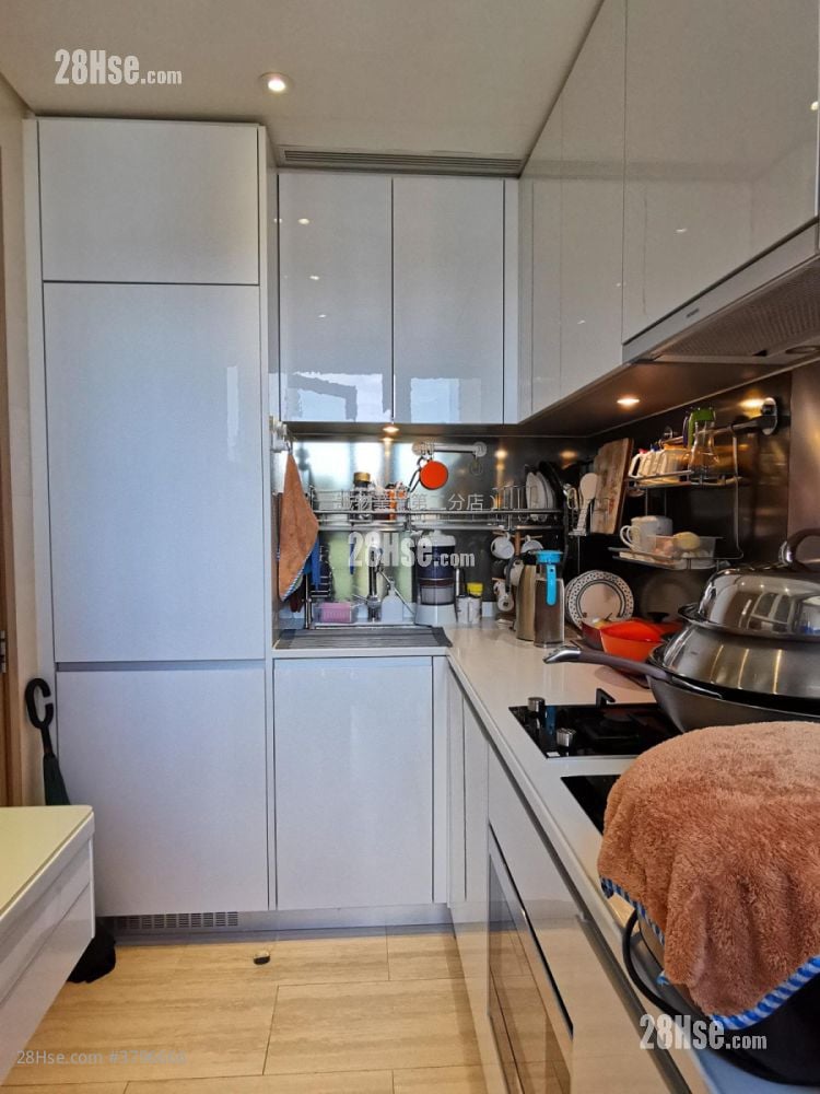 Peninsula East Sell 2 Bedrooms , 1 Bathroom 547 ft²