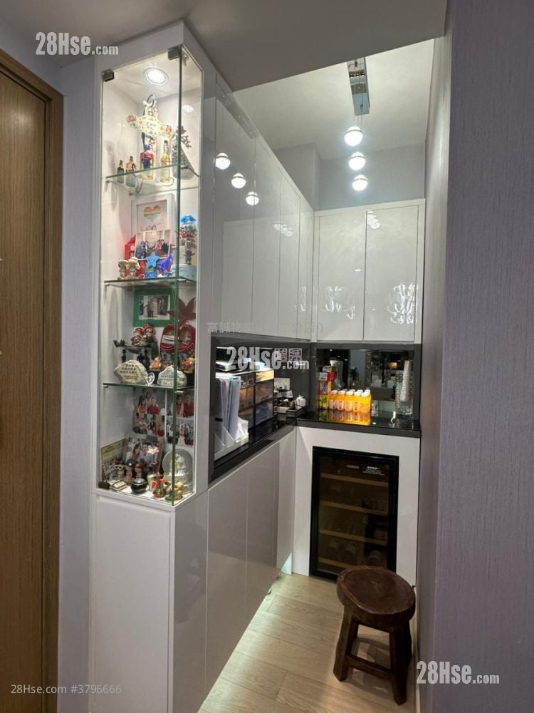 Peninsula East Sell 2 Bedrooms , 1 Bathroom 547 ft²