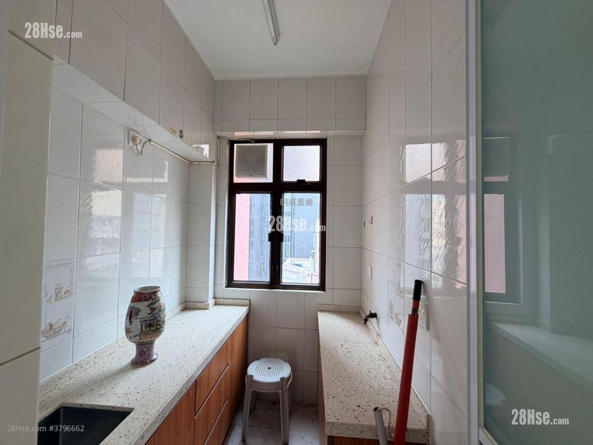 King Wong Building Sell 1 Bedroom