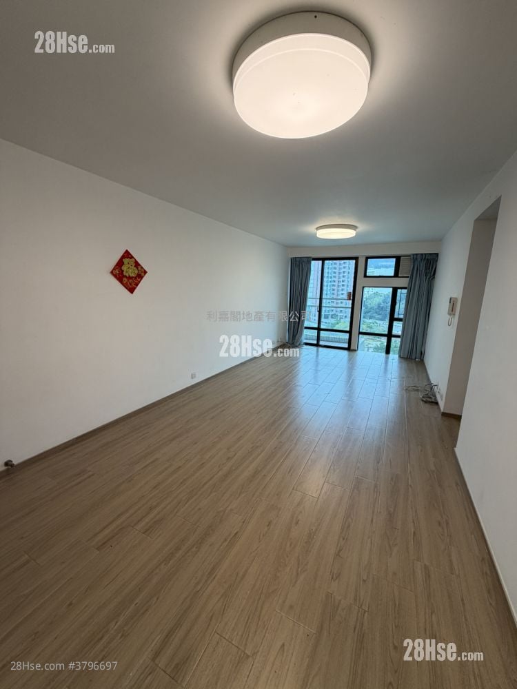 Royal Ascot Sell 3 Bedrooms 958 ft²