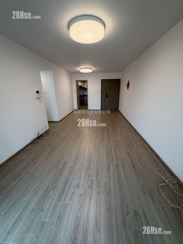 Royal Ascot Sell 3 Bedrooms 958 ft²