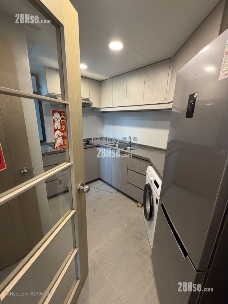 Royal Ascot Sell 3 Bedrooms 958 ft²