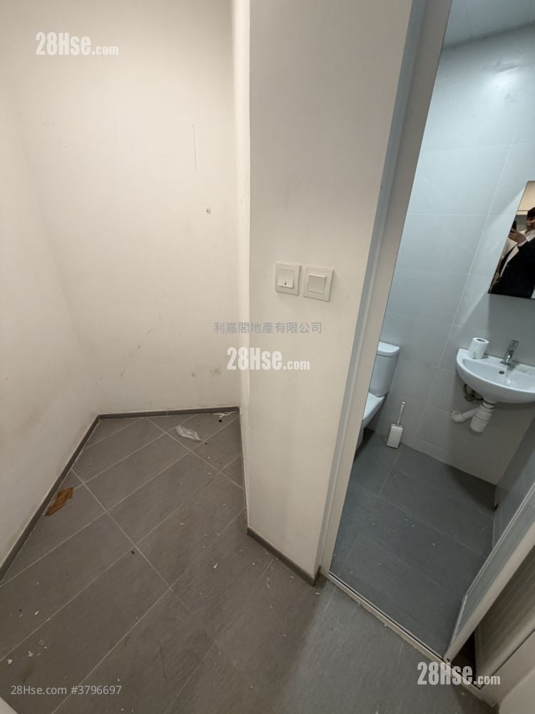 Royal Ascot Sell 3 Bedrooms 958 ft²