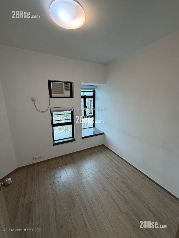 Royal Ascot Sell 3 Bedrooms 958 ft²