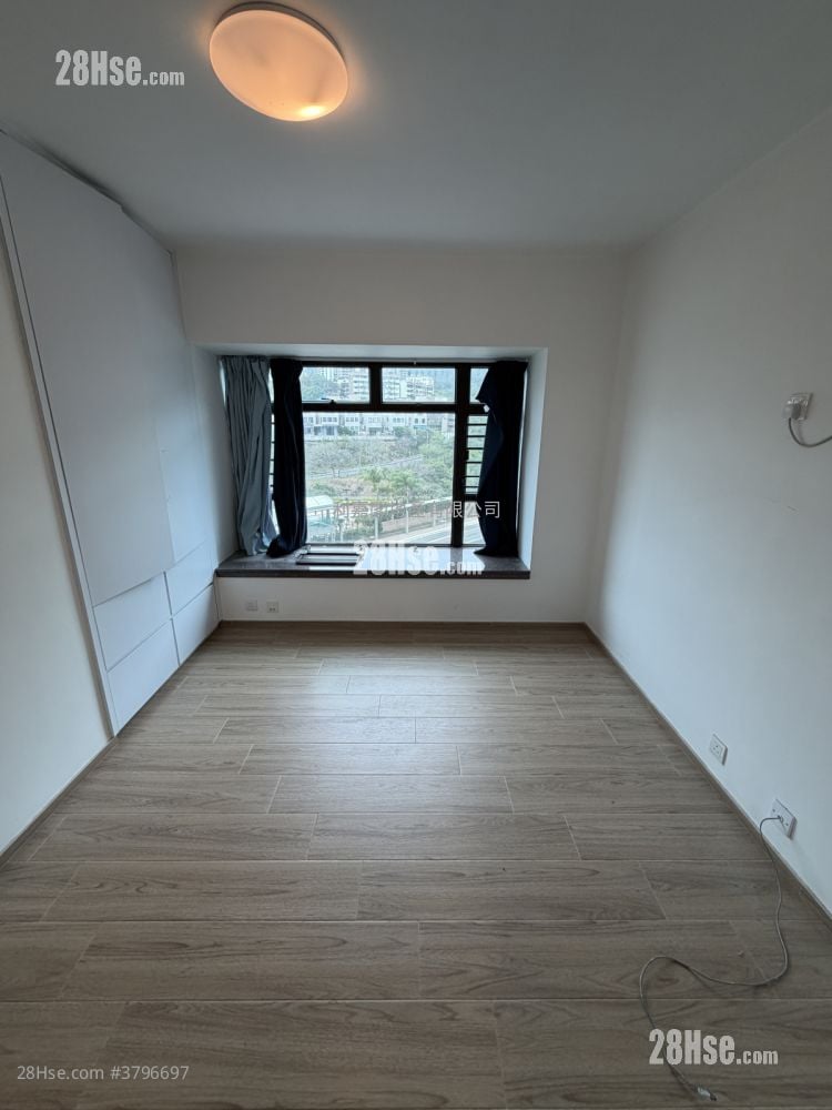 Royal Ascot Sell 3 Bedrooms 958 ft²