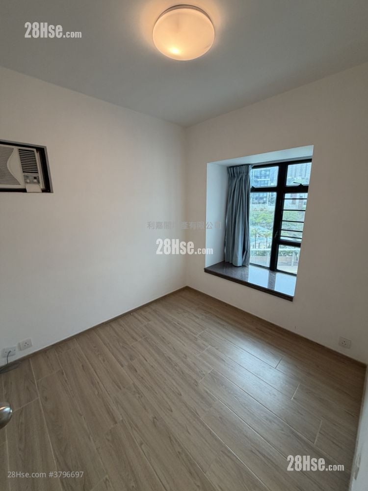 Royal Ascot Sell 3 Bedrooms 958 ft²