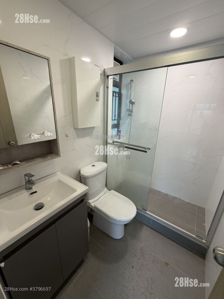 Royal Ascot Sell 3 Bedrooms 958 ft²