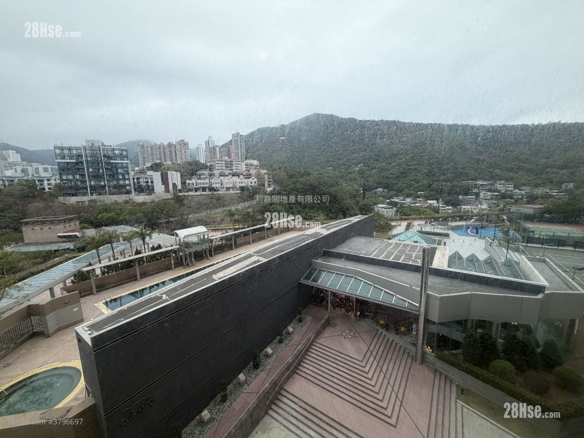 Royal Ascot Sell 3 Bedrooms 958 ft²