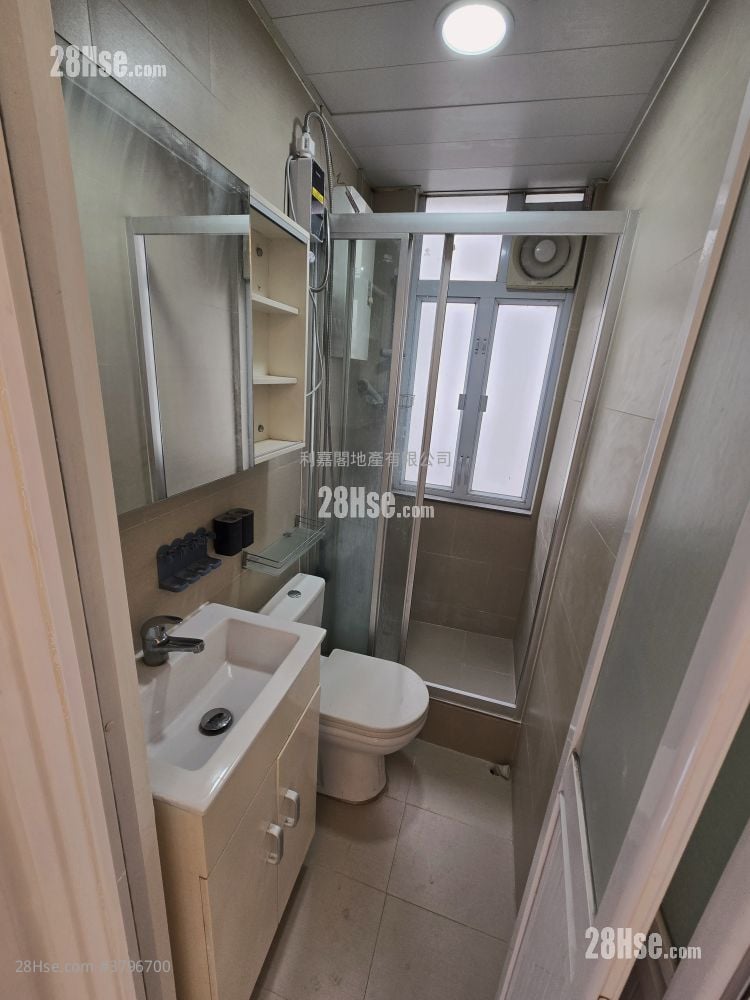 Wah Sing Building Sell 2 Bedrooms , 1 Bathroom 321 ft²