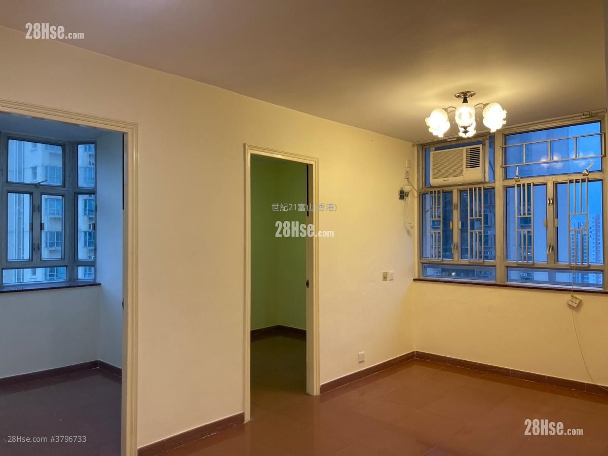 Lung Poon Court Rental 2 Bedrooms , 1 Bathroom 426 ft²