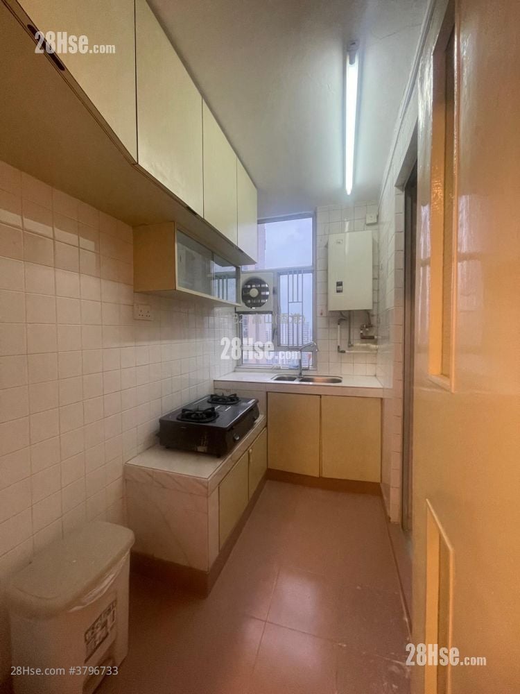 Lung Poon Court Rental 2 Bedrooms , 1 Bathroom 426 ft²