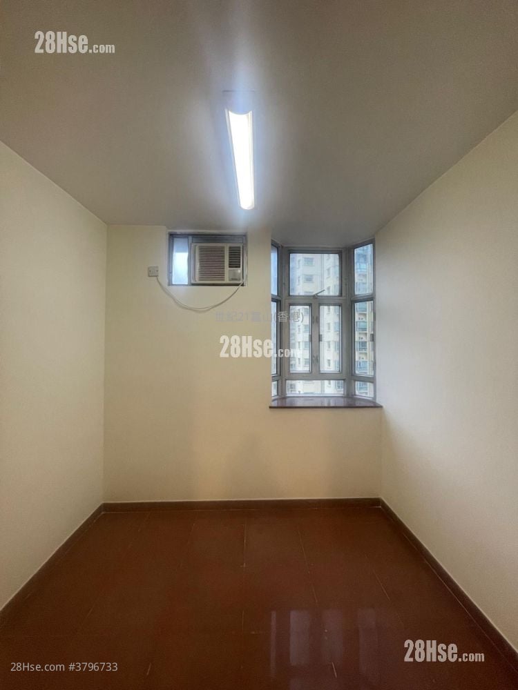 Lung Poon Court Rental 2 Bedrooms , 1 Bathroom 426 ft²