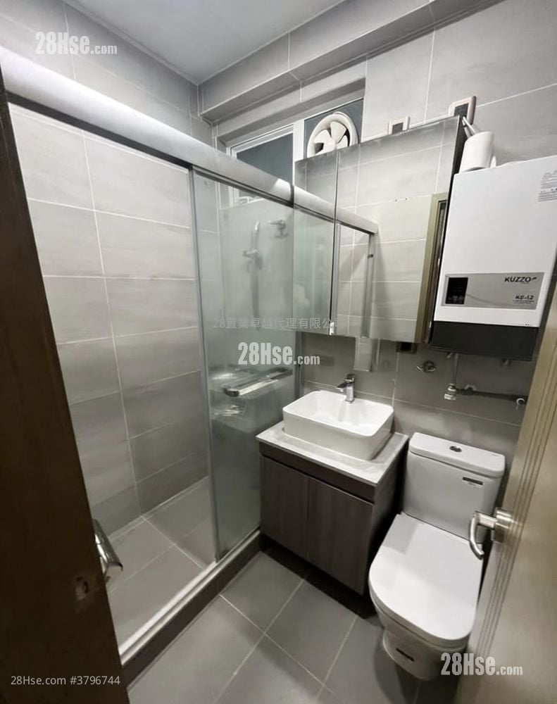 Tuen Mun Town Plaza Sell 2 Bedrooms , 1 Bathroom 318 ft²