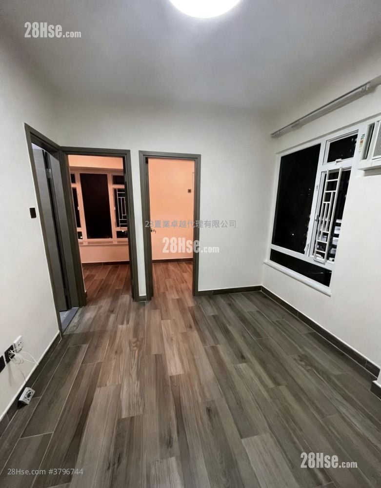 Tuen Mun Town Plaza Sell 2 Bedrooms , 1 Bathroom 318 ft²