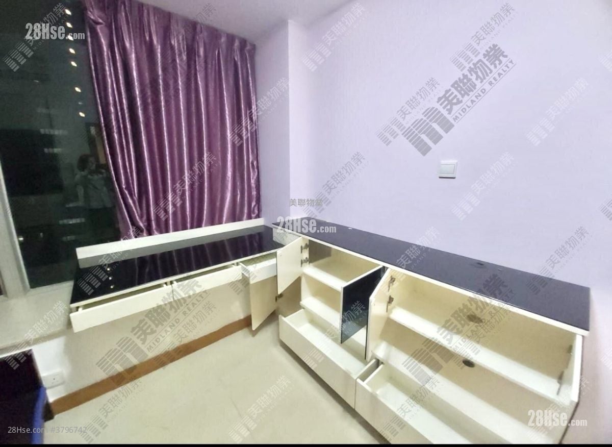 Indihome Sell 2 Bedrooms 420 ft²
