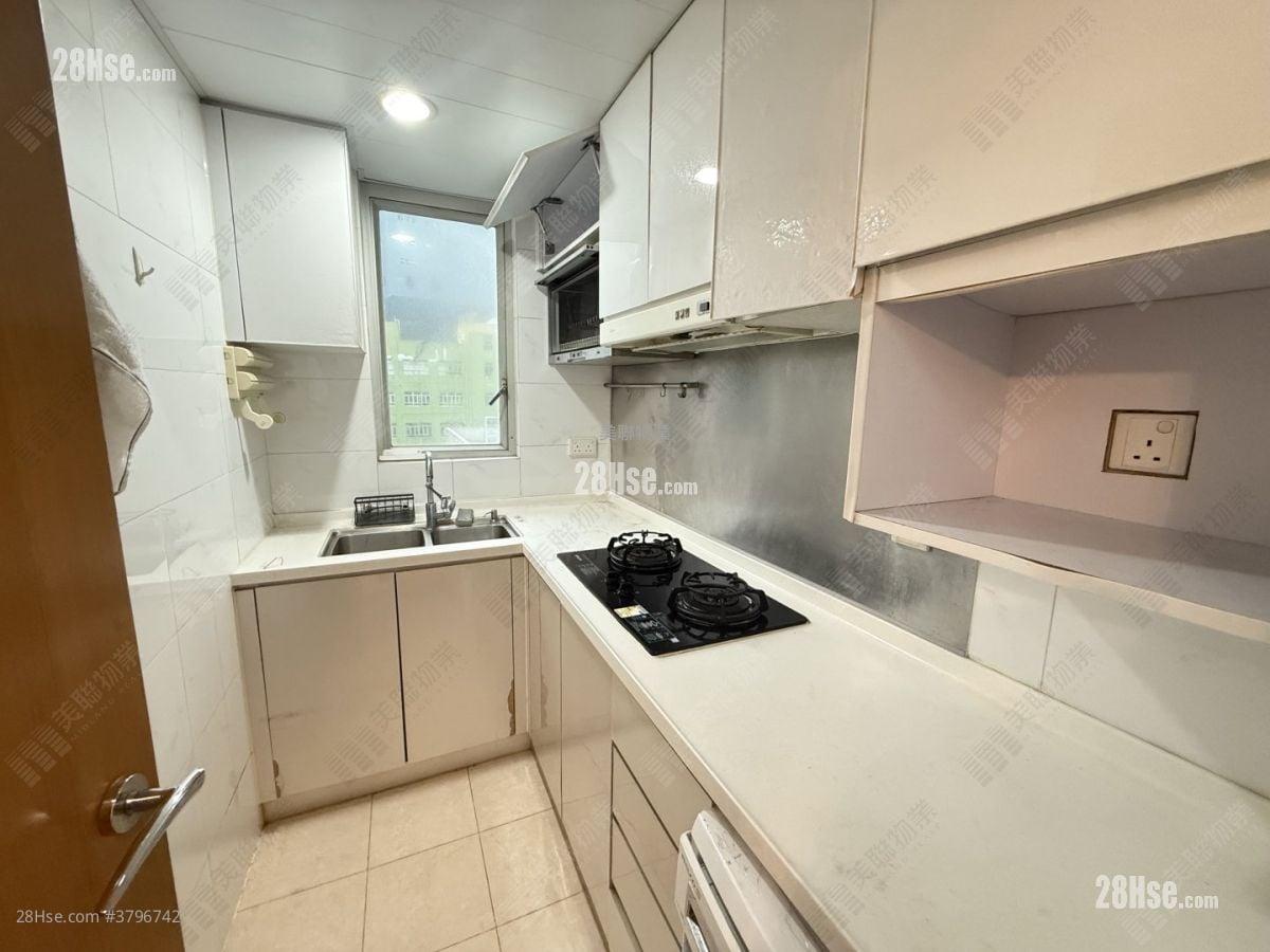 Indihome Sell 2 Bedrooms 420 ft²