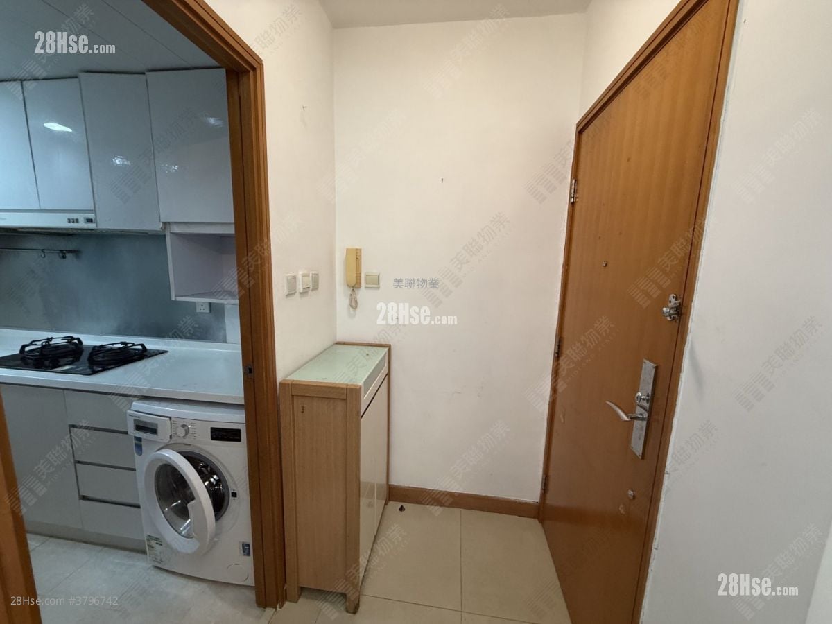 Indihome Sell 2 Bedrooms 420 ft²