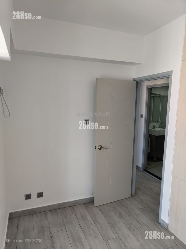 Hsin Kuang Centre Sell 2 Bedrooms , 1 Bathroom 412 ft²