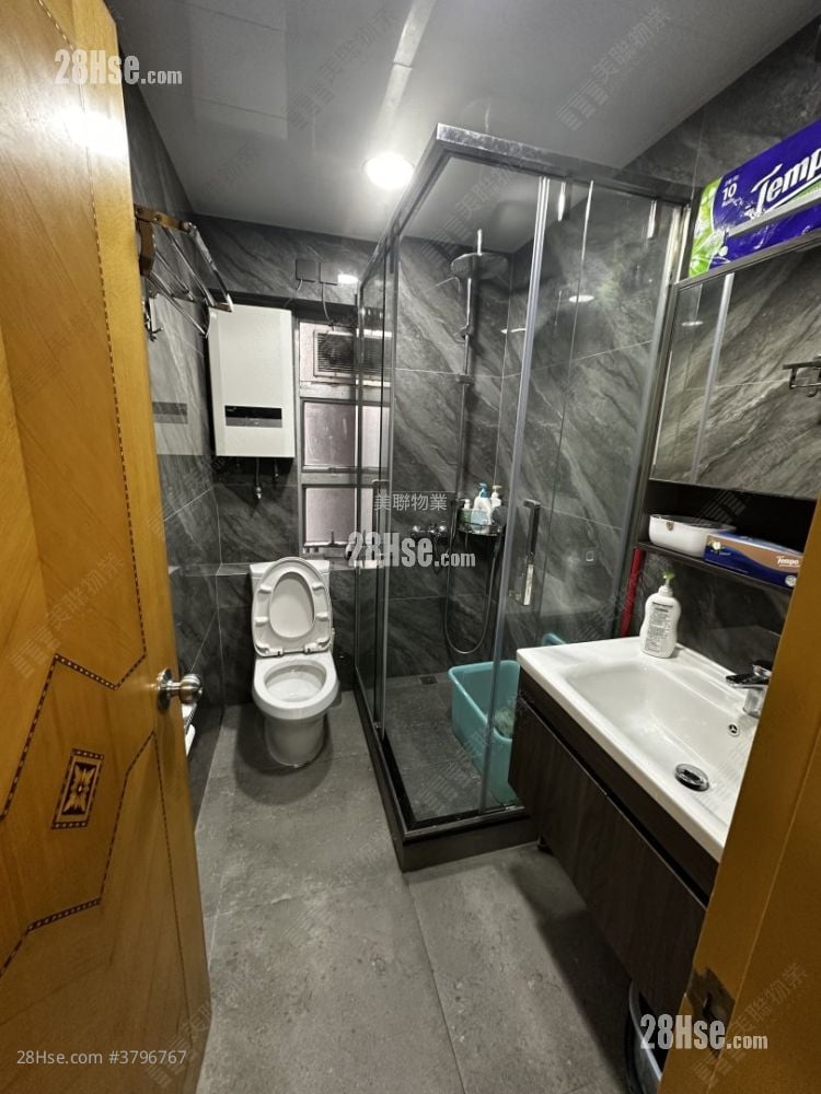 New Kwai Fong Gardens Sell 2 Bedrooms 418 ft²